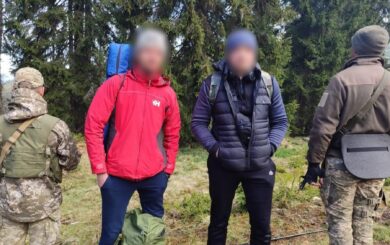 Шістьох ”альпіністів-ухилянтів” зняли з гір прикордонники на Закарпатті