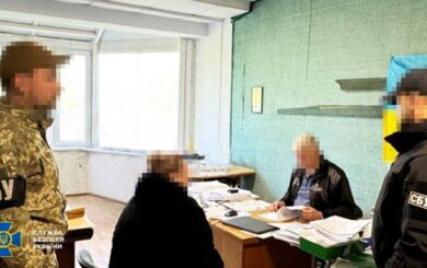 СБУ затримала колаборантку, яка агітувала мешканців Херсона ”приєднатися” до рф