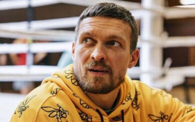 Чемпіона світу з боксу Олександра Усика затримали в аеропорту Кракова: втрутились МЗС, дипломати та Президент (відео)