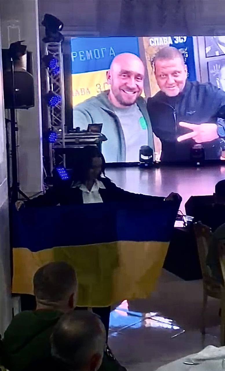 волонтер Роман Бочкала и Валерий Залужный