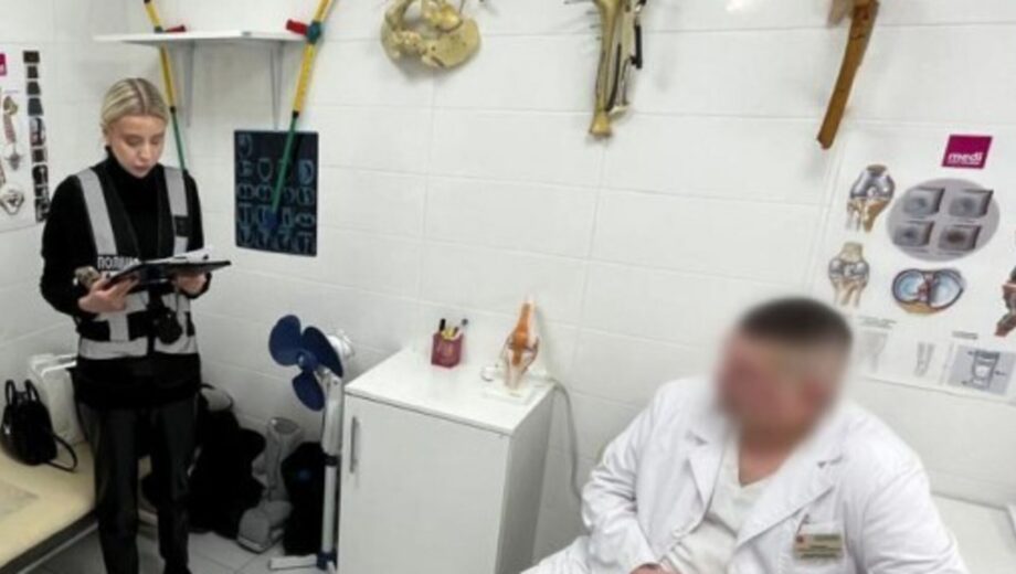 Требовал 30 тысяч с раненого защитника: в Киеве объявили подозрение врачу за »платную» бесплатную операцию