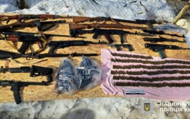 Схроны с оружием и более 600 патронов: в Винницкой области разоблачили 32-летнего торговца оружием