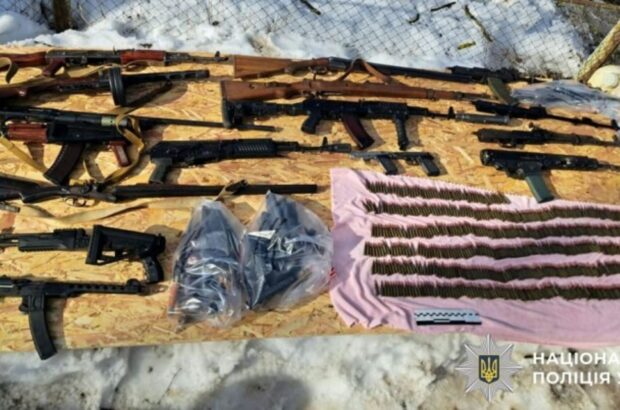 Схроны с оружием и более 600 патронов: в Винницкой области разоблачили 32-летнего торговца оружием