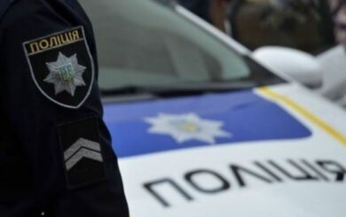 На Хмельниччині чоловік та жінка побили пенсіонерку, бо вважали її відьмою