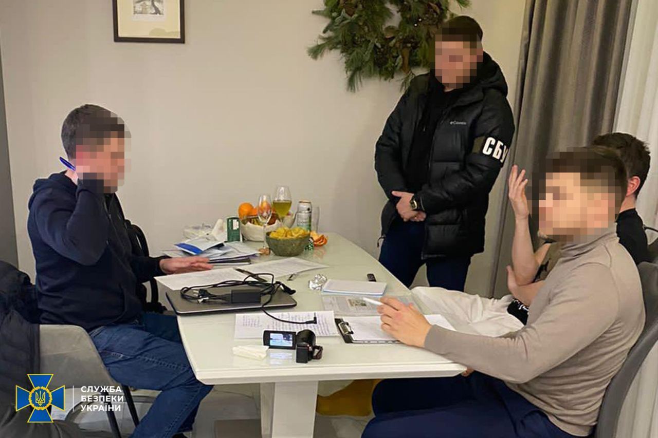 ''Нагрели руки'' почти на 1,5 млрд грн: СБУ разоблачила чиновников оборонного ведомства и менеджеров ''Львовского арсенала''