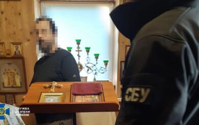 Вместо Бога восхвалял террористов Гиви и Моторолу: настоятель московского храма »загремел» в тюрьму