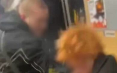 Влаштував бійку в метро через обурення стосовно кольору волосся: столичні правоохоронці підозрюють молодика