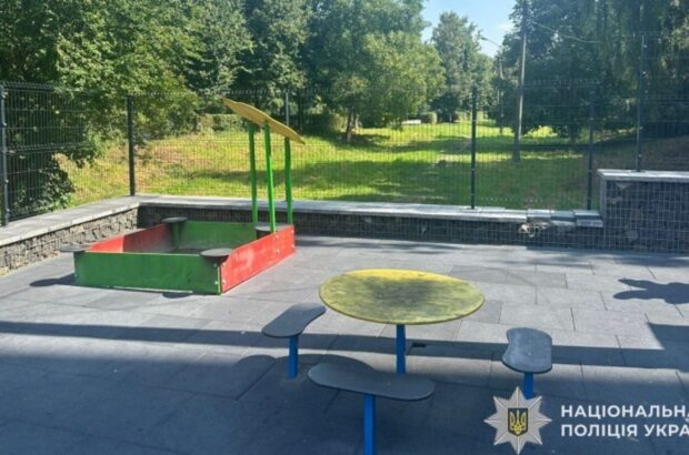 Поліція Тернополя викрила підлітка, який стріляв біля місця, де гралися діти