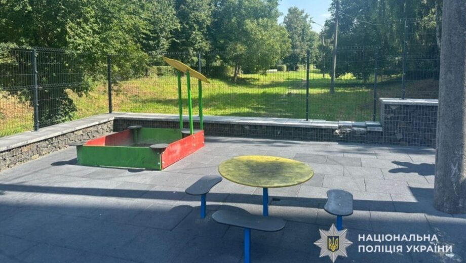 Поліція Тернополя викрила підлітка, який стріляв біля місця, де гралися діти
