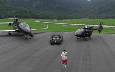 Самолет Януковича и еще 11 российских бизнес-джетов вылетели с Ближнего Востока