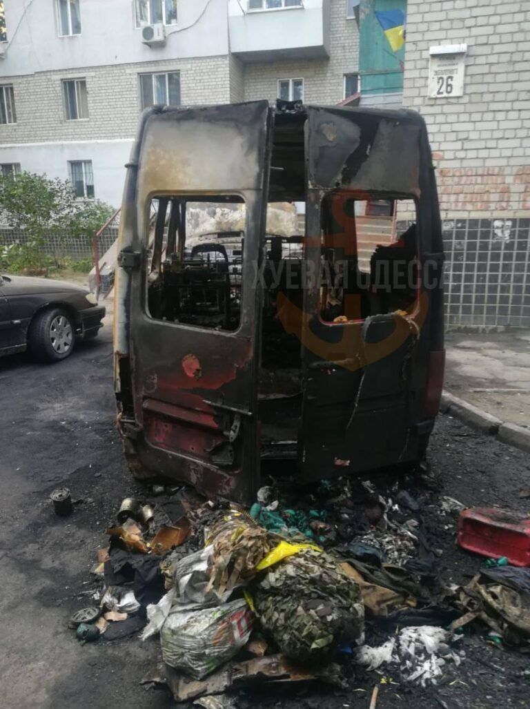 В Одессе снова подожгли автомобиль военнослужащего