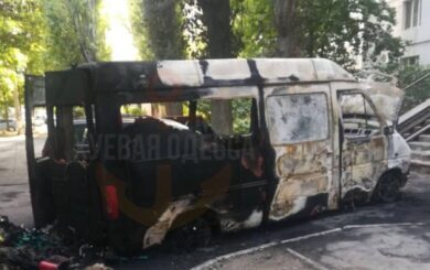 В Одесі знову підпалили автомобіль військовослужбовця