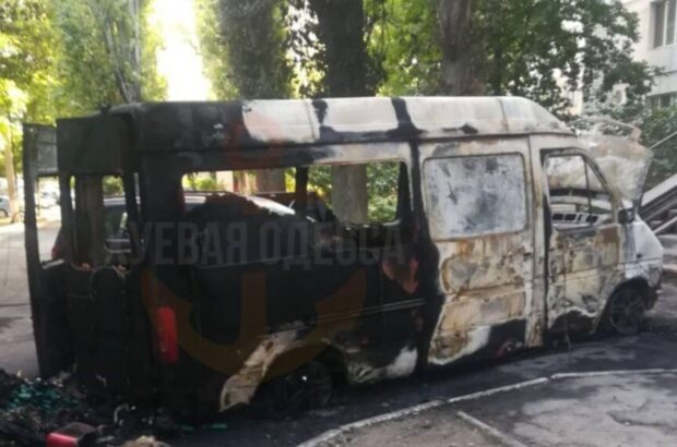 В Одесі знову підпалили автомобіль військовослужбовця