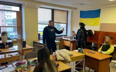 Виманювали гроші на ”допомогу хворим дітям”: поліцейські викрили злочинну організацію