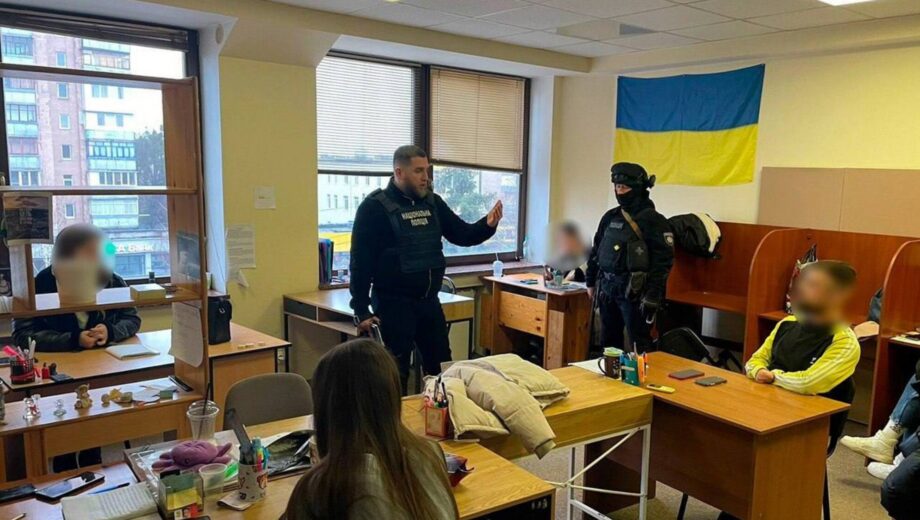 Выманивали деньги на »помощь больным детям»: полицейские разоблачили преступную организацию