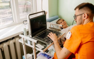 Дзвоніть 3033: діє Національна гаряча  лінія підтримки з питань сексуального та репродуктивного здоров’я