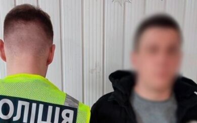 Шахрайство під виглядом ремонту: у Києві викрили зловмисника, який обікрав 83-річну жінку