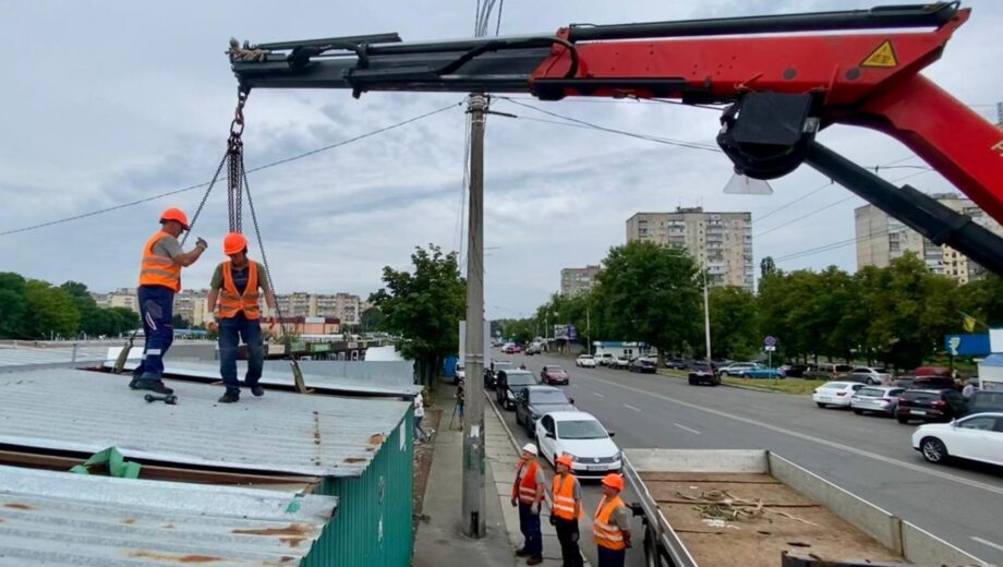 Масштабне очищення Виноградаря: місто прибирає майже 300 кіосків