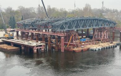 На мосту Метро устанавливают уникальные поддерживающие арки – ключевой этап противоаварийных работ