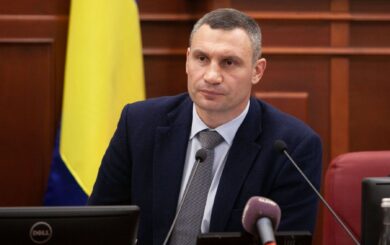 Кличко отклонил петицию о разблокировании движения через мосты во время тревог