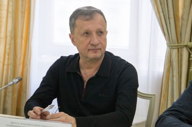 Свято під час війни: посадовець КМДА Володимир Костіков відзначав День народження у караоке під час робочого дня (відео)