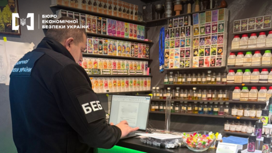 БЭБ в Винницкой области ликвидировало сеть незаконной продажи жидкостей для вейпов на 1,5 млн грн