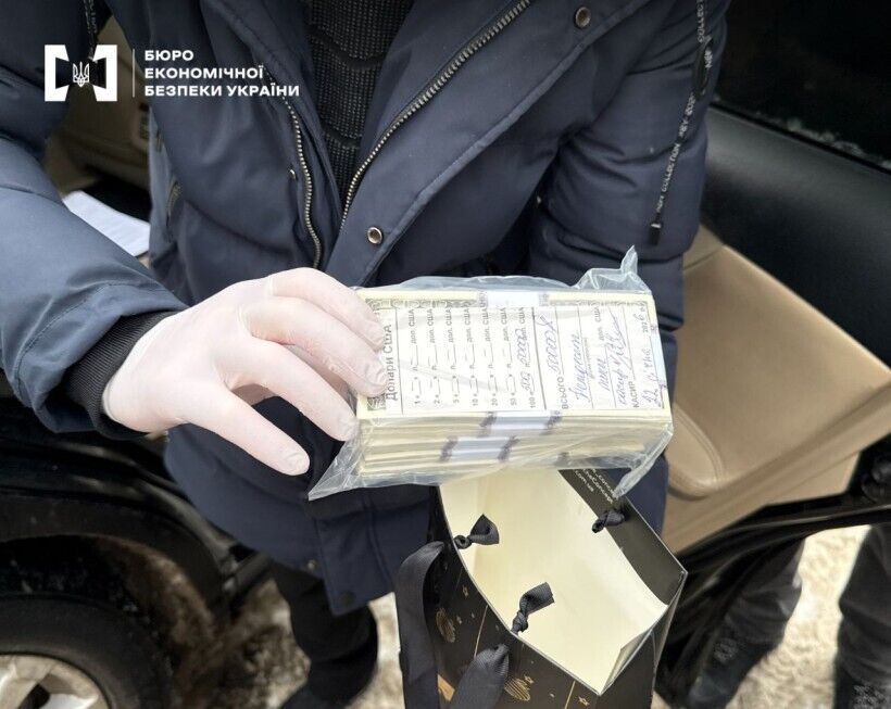 БЭБ и полиция разоблачили схему сбыта поддельных 100-долларовых купюр в Киеве