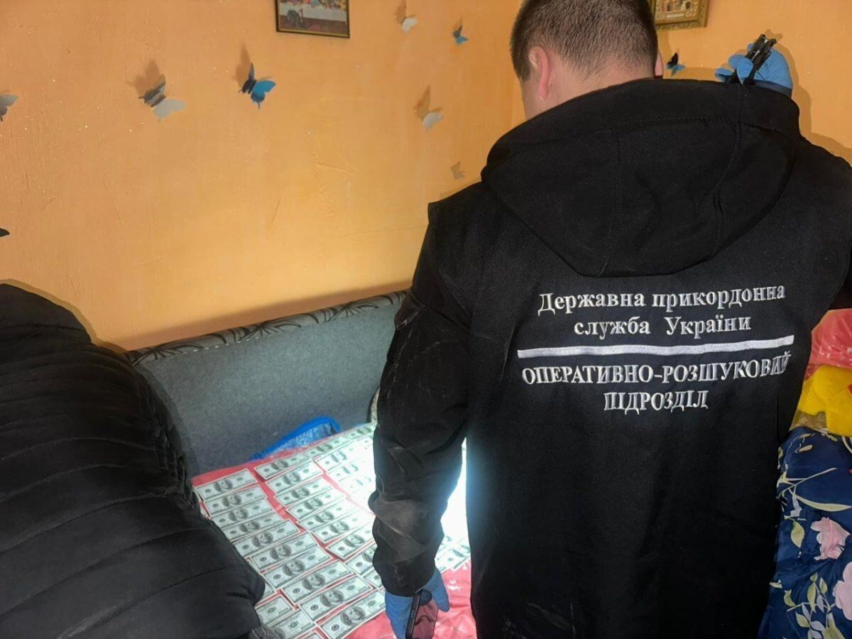 Переправщик просил $10 тыс.: в Закарпатье разоблачили схему ''пешего перехода'' через границу