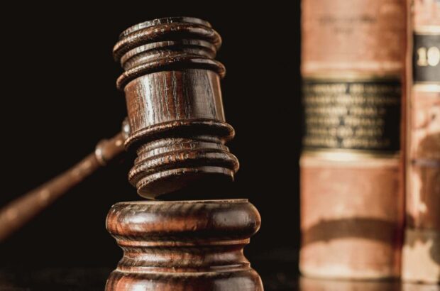 Хабарі та п’яне водіння: Вища рада правосуддя звільнила двох закарпатських суддів