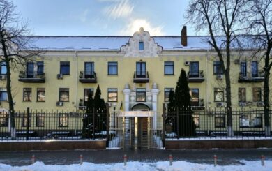 Паркан і турнікет біля Казначейства: активісти заявили про обмеження доступу до установи