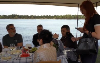 Керівники КМДА святкують під віскі та охороною: хто був на вечірці 25 квітня