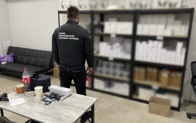 Контрафакт замість бренду: кіберполіція викрила схему продажу підробок