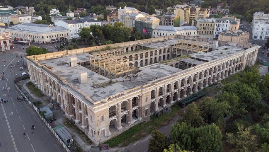 ТРЦ або музей: боротьба за майбутнє Гостинного двору в центрі Києва
