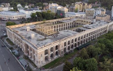 ТРЦ или музей: борьба за будущее Гостеприимного двора в центре Киева