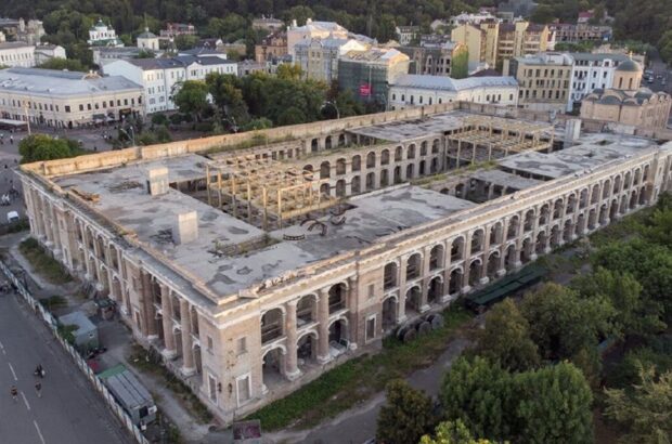 ТРЦ или музей: борьба за будущее Гостеприимного двора в центре Киева