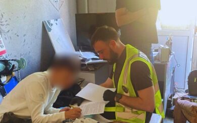 20-летний киевлянин влюбил дочь погибшего военного и выманил 700 тысяч гривень
