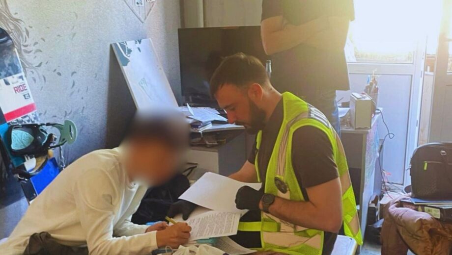 20-летний киевлянин влюбил дочь погибшего военного и выманил 700 тысяч гривень
