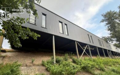 У Києві через суд зобов’язали знести незаконну будівлю в парку ”Муромець” і повернути землю громаді