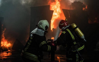 Вследствие ночной атаки на Киевщину горит промышленный объект