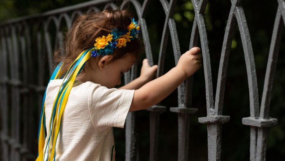 ”Перевиховання” під дулами: навіщо кремль краде українських дітей