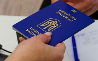 Мужчинам за границей могут отказать в консульских услугах: что изменится в ближайшее время