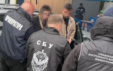 Львівський митник взяв хабар за ввезення ювелірки без мит
