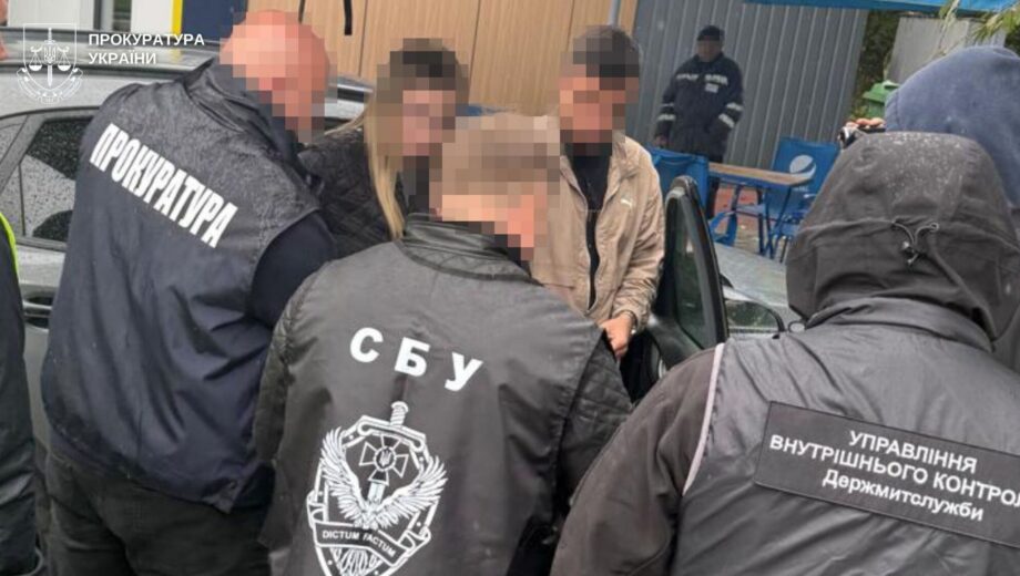 Львівський митник взяв хабар за ввезення ювелірки без мит