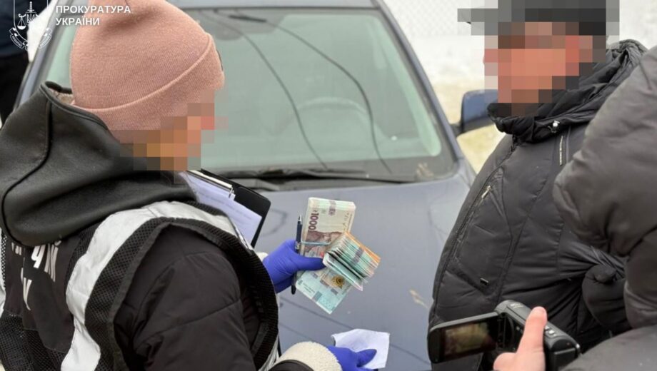 Экс-депутат за $5,5 тыс. обещал »решить вопрос» с ТЦК и ВЛК, – прокуратура