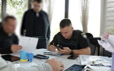 Поліція викрила посадовців на Київщині, які передали лісопарк вартістю 10 мільйонів гривень