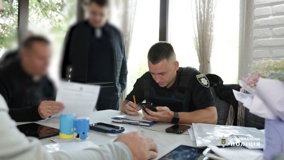 Поліція викрила посадовців на Київщині, які передали лісопарк вартістю 10 мільйонів гривень