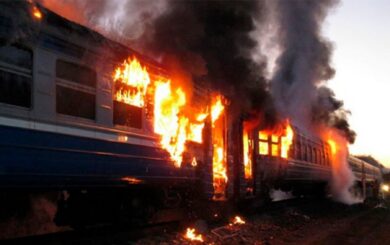 С огнем по рельсам: в россии горит железная дорога, которая снабжает армию оккупантов