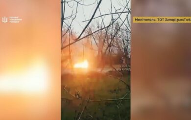 ГУР взорвало военный »Урал» врага во временно оккупированном Мелитополе