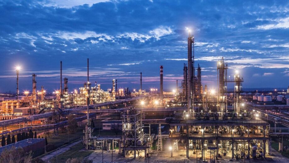 Пожар на НПЗ в Братиславе: предприятие перерабатывает российскую нефть