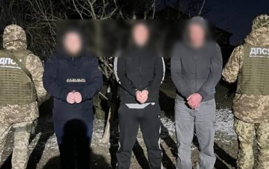 ”Краще здатися. Ніж перепливати і втопитися”:  на Закарпатті затримали порушників кордону